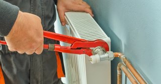 Установка радиаторов отопления в Кыштыме - цена, стоимость от 1051 руб., работа в доме и квартире